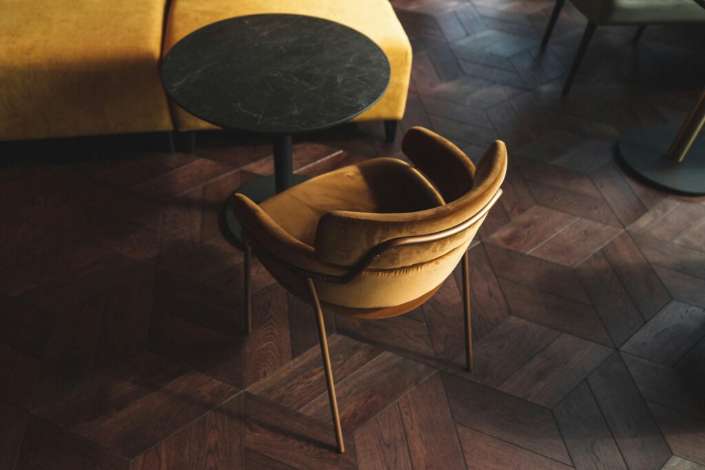 pylyp sukhenko jw27outejoy unsplash